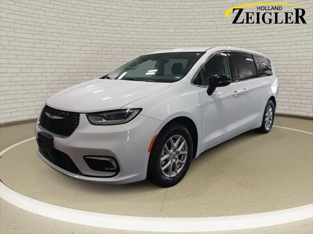 2024 Chrysler Pacifica Touring L for sale in Holland, MI