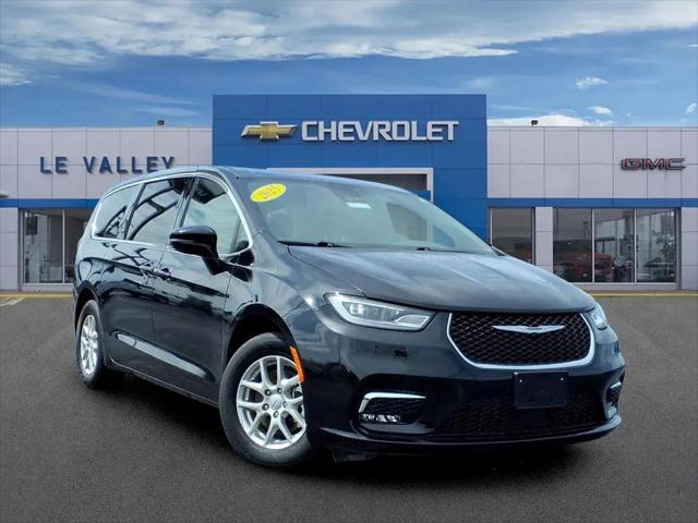 2025 Chrysler Pacifica Select for sale in Benton Harbor, MI
