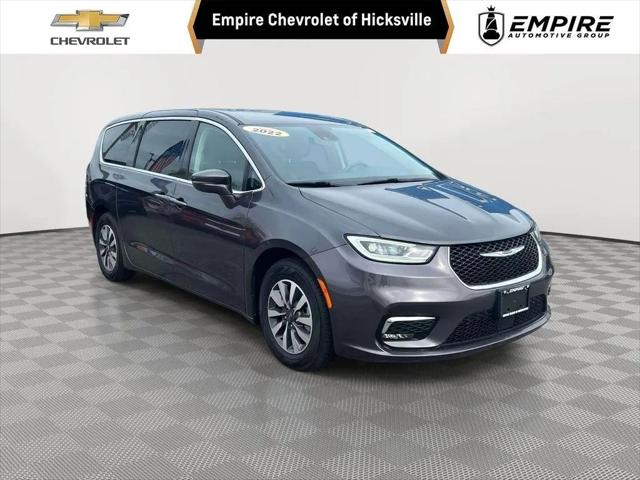 2022 Chrysler Pacifica Hybrid Touring L for sale in Hicksville, NY