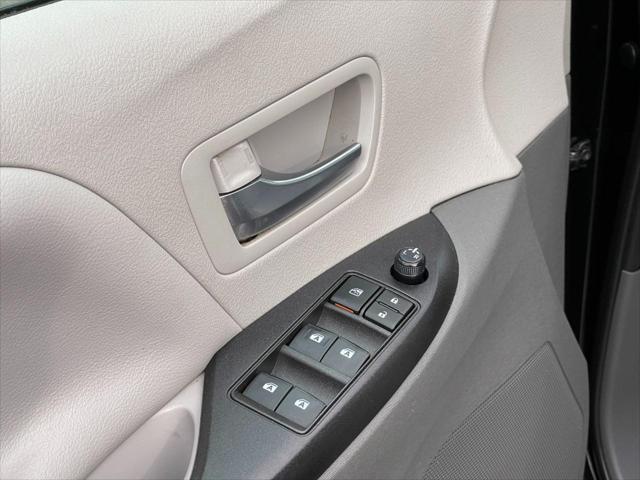 2020 Toyota Sienna LE