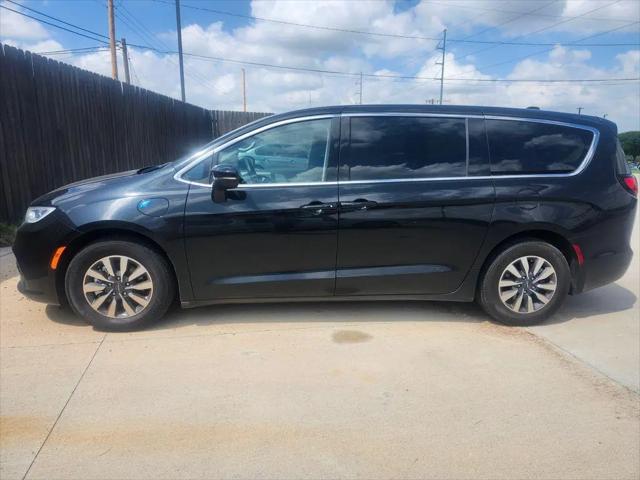 2023 Chrysler Pacifica Hybrid Touring L for sale in Lawton, OK