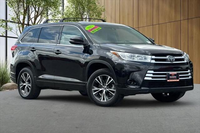 2017 Toyota Highlander LE for sale in Madera, CA
