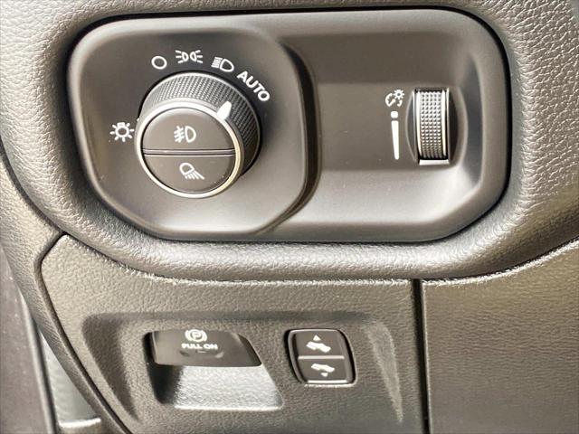 2023 Ram 1500 Big Horn Crew Cab 4x4 5'7" Box
