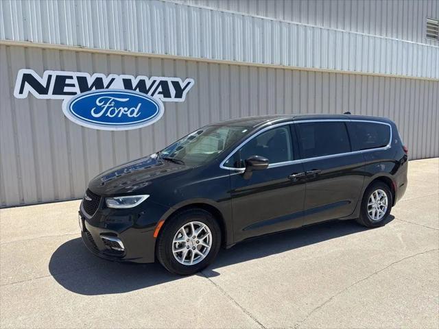 2023 Chrysler Pacifica Touring L for sale in Coon Rapids, IA
