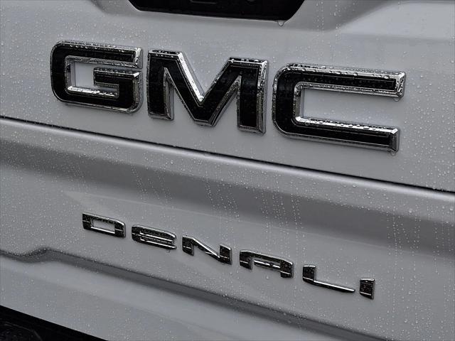 2026 GMC Sierra 2500HD Crew Cab, Standard Bed, Denali Ultimate, 4WD