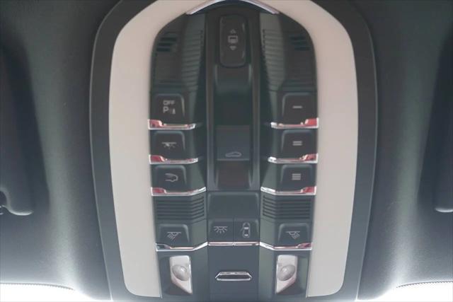 2022 Porsche Macan Macan