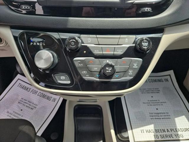 2023 Chrysler Voyager LX