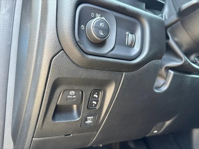 2025 Ram 1500 Big Horn Crew Cab 4x4 5'7" Box