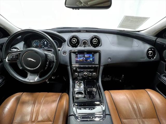 2016 Jaguar XJ R-Sport