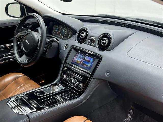 2016 Jaguar XJ R-Sport