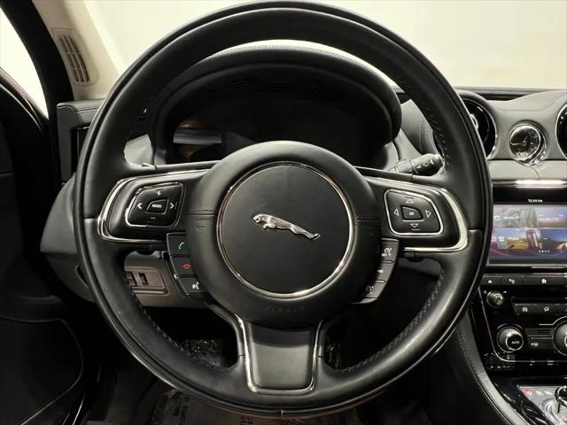 2016 Jaguar XJ R-Sport