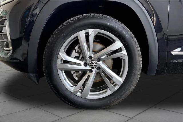 2024 Volkswagen Atlas Cross Sport 2.0T SEL R-Line