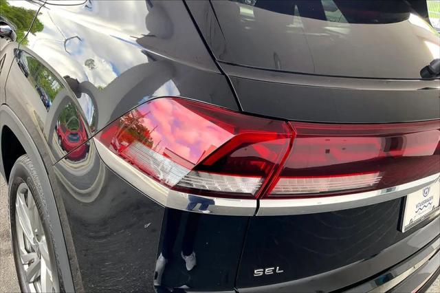 2024 Volkswagen Atlas Cross Sport 2.0T SEL R-Line