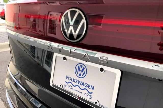2024 Volkswagen Atlas Cross Sport 2.0T SEL R-Line