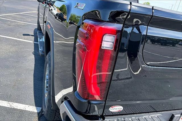 2026 GMC Sierra 2500HD Crew Cab, Standard Bed, SLT, 4WD