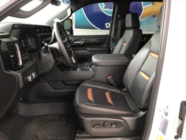 2025 GMC Sierra 3500HD 4WD Crew Cab Standard Bed AT4
