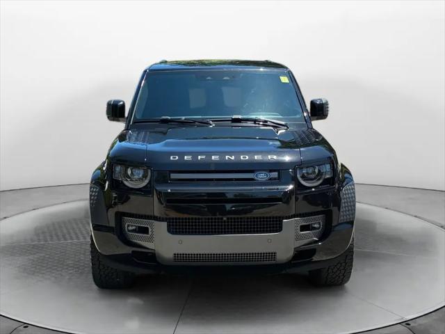 2024 Land Rover Defender 130 P400 Outbound