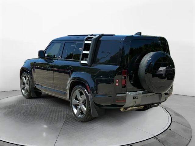 2024 Land Rover Defender 130 P400 Outbound