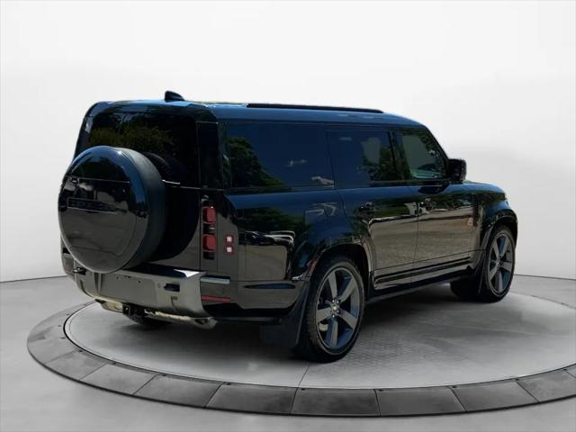 2024 Land Rover Defender 130 P400 Outbound