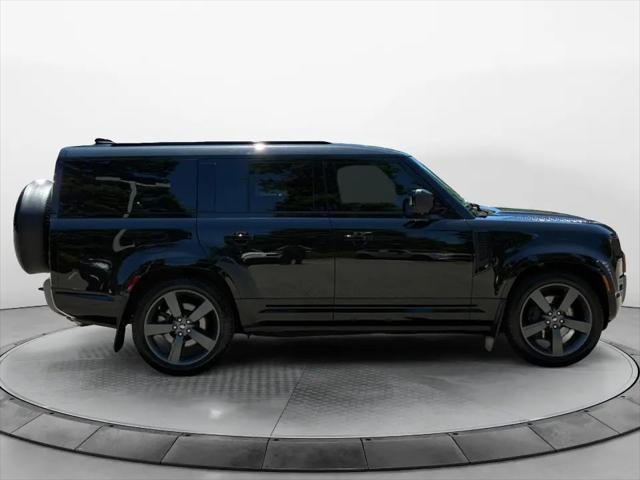 2024 Land Rover Defender 130 P400 Outbound