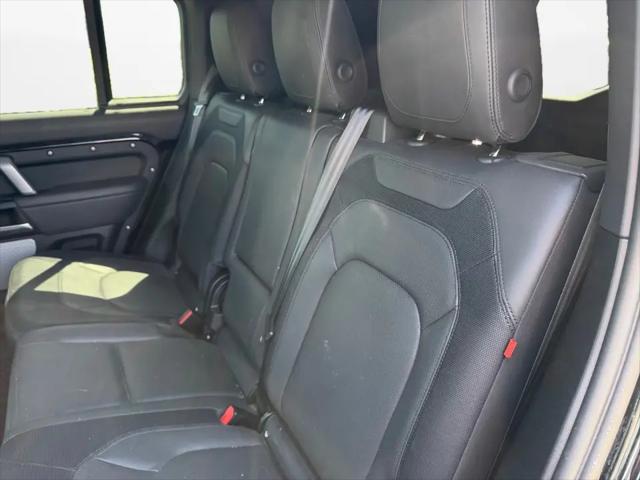 2024 Land Rover Defender 130 P400 Outbound