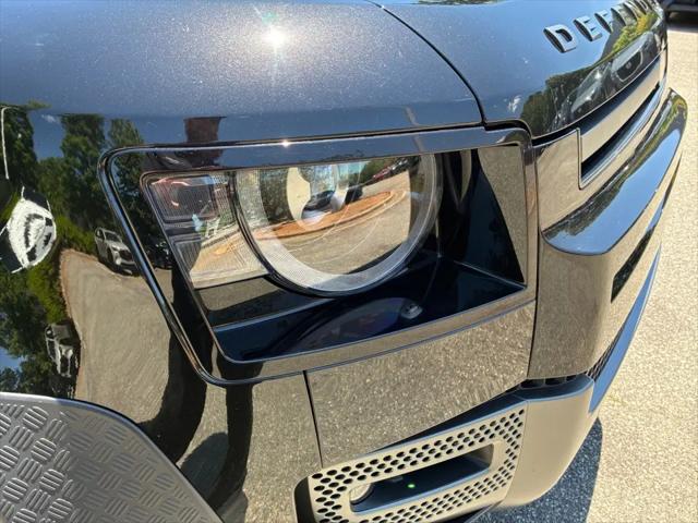 2024 Land Rover Defender 130 P400 Outbound