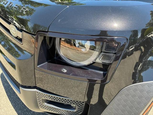 2024 Land Rover Defender 130 P400 Outbound