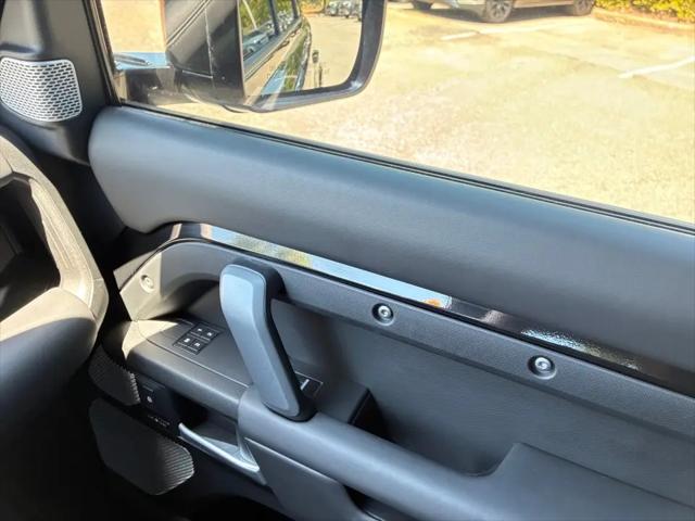 2024 Land Rover Defender 130 P400 Outbound