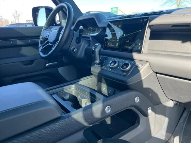 2024 Land Rover Defender 130 P400 Outbound