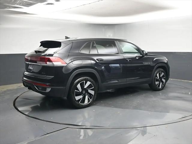 2026 Volkswagen Atlas Cross Sport SE with Technology