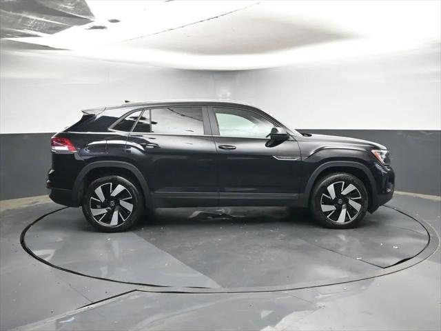 2026 Volkswagen Atlas Cross Sport SE with Technology