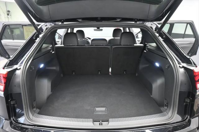 2026 Volkswagen Atlas Cross Sport SE with Technology