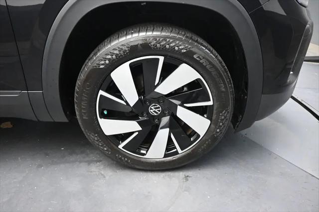 2026 Volkswagen Atlas Cross Sport SE with Technology