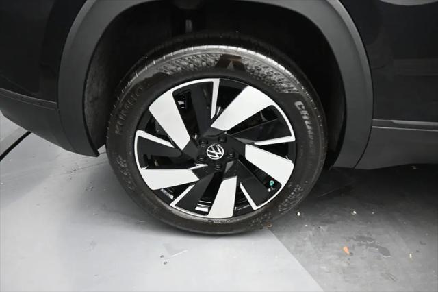 2026 Volkswagen Atlas Cross Sport SE with Technology