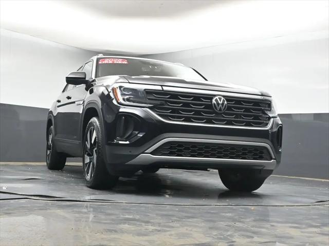 2026 Volkswagen Atlas Cross Sport SE with Technology