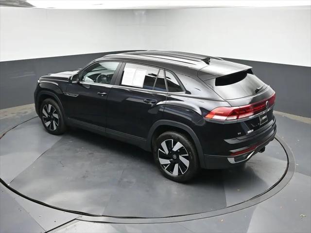 2026 Volkswagen Atlas Cross Sport SE with Technology