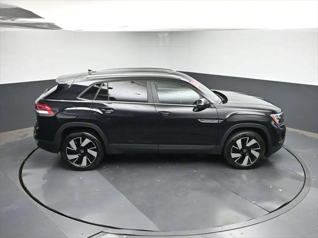 2026 Volkswagen Atlas Cross Sport SE with Technology