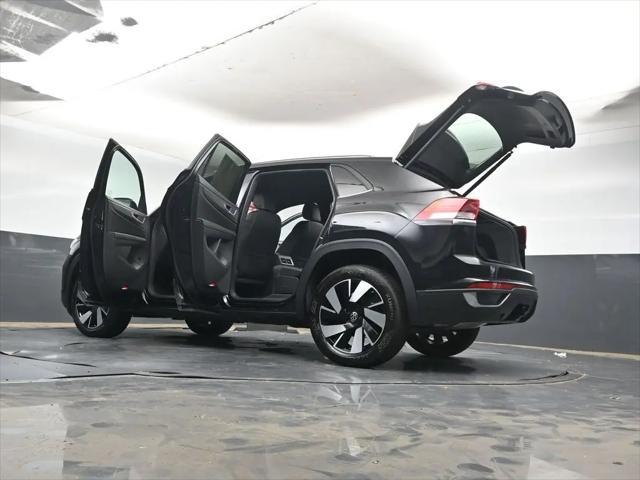 2026 Volkswagen Atlas Cross Sport SE with Technology