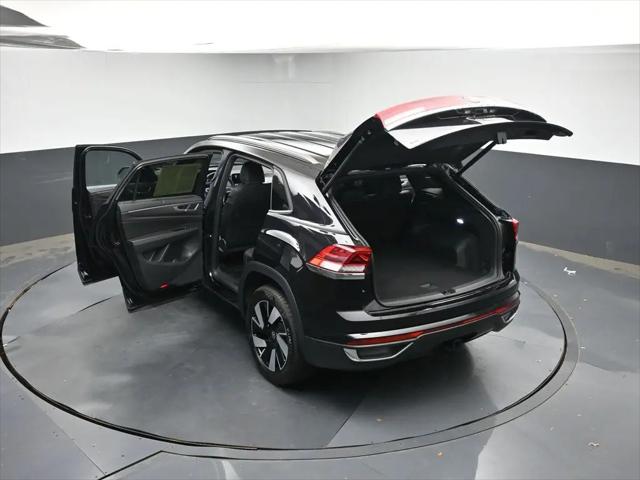 2026 Volkswagen Atlas Cross Sport SE with Technology