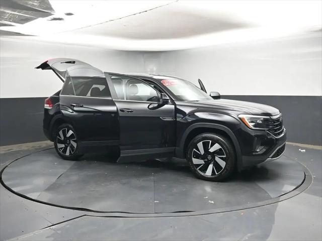 2026 Volkswagen Atlas Cross Sport SE with Technology