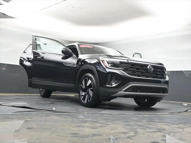 2026 Volkswagen Atlas Cross Sport SE with Technology