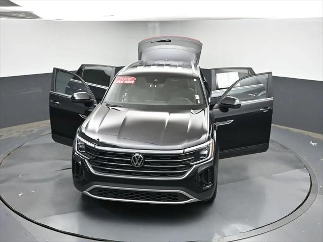 2026 Volkswagen Atlas Cross Sport SE with Technology