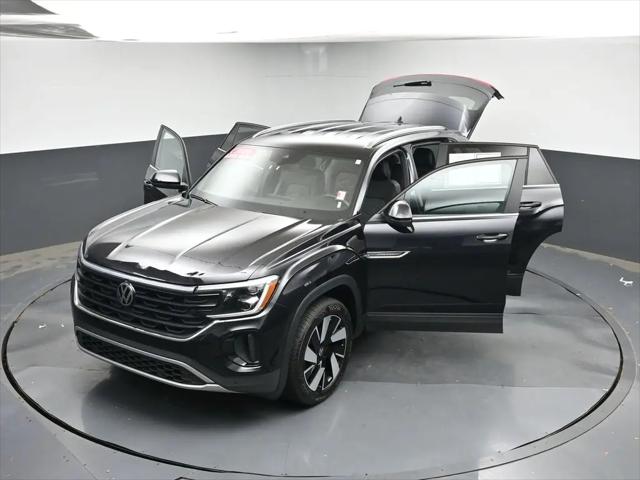 2026 Volkswagen Atlas Cross Sport SE with Technology