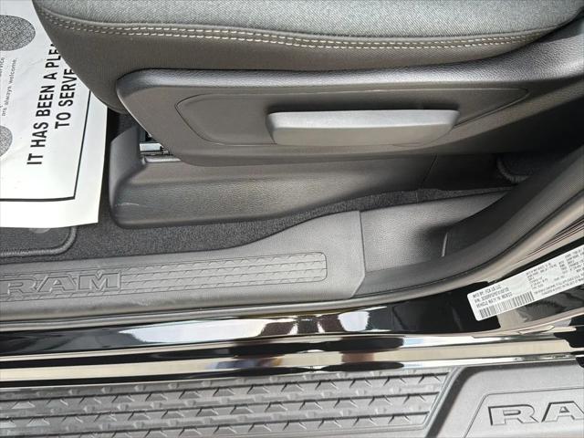 2026 Ram 1500 Express Crew Cab 4x4 57 Box