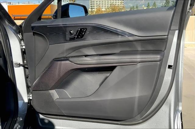 2025 Cadillac iQ Luxury 1 RWD
