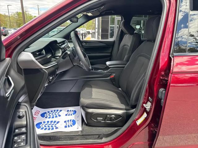 2024 Jeep Grand Cherokee Laredo 4x4