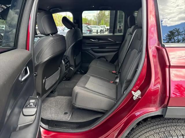 2024 Jeep Grand Cherokee Laredo 4x4