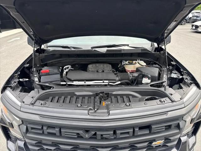 2022 Chevrolet Silverado 1500 4WD Crew Cab Short Bed Custom
