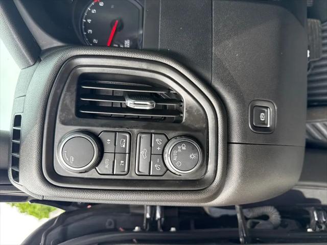 2022 Chevrolet Silverado 1500 4WD Crew Cab Short Bed Custom