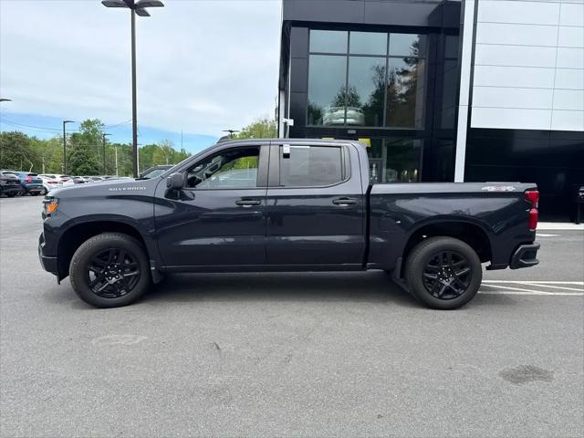 2022 Chevrolet Silverado 1500 4WD Crew Cab Short Bed Custom